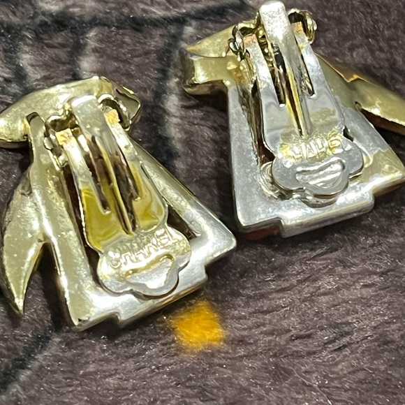 Charel' Vintage Gold Tone Clip Earrings - Triangular Amber Bakelite Stones 🧡 - Picture 5 of 6